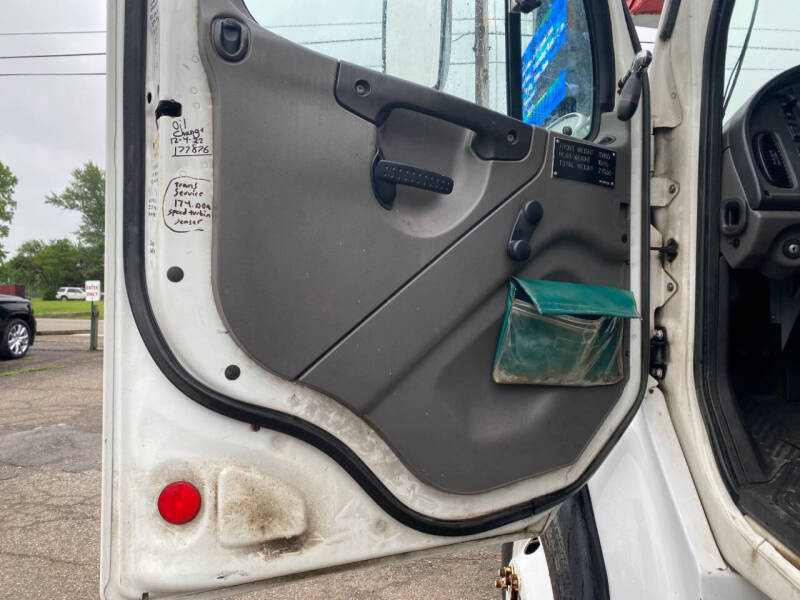 2007 Freightliner M2 106