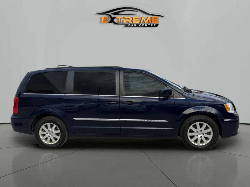 2016 Chrysler Town and Country Touring
