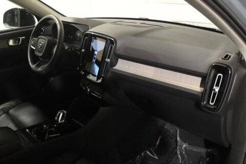 2023 Volvo XC40 B4 Ultimate Dark Theme
