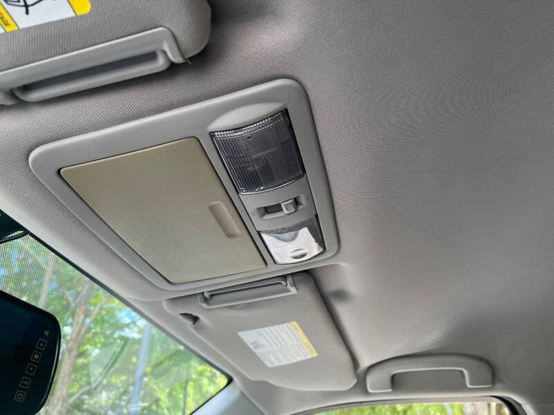 2011 Nissan Pathfinder LE