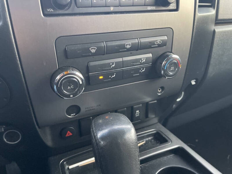 2012 Nissan Titan SV