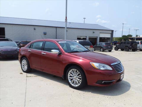 2011 Chrysler 200 for sale at SIMOTES MOTORS in Minooka IL