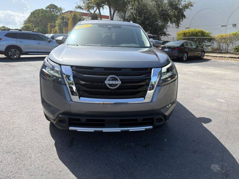 2025 Nissan Pathfinder SL