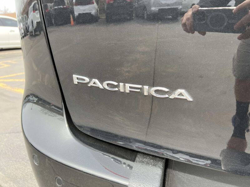 2024 Chrysler Pacifica Touring