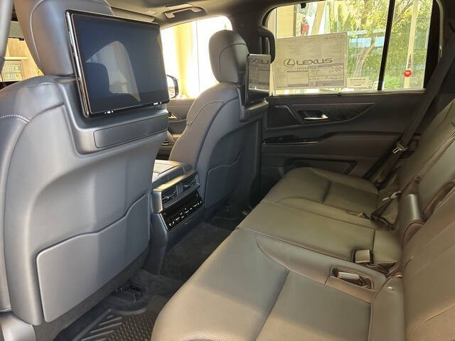 2025 Lexus LX 700h Luxury