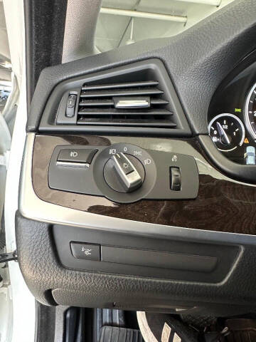 2015 BMW 5 Series 528i