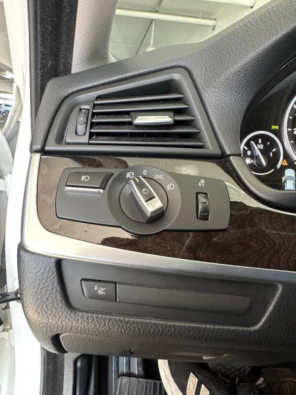 2015 BMW 5 Series 528i