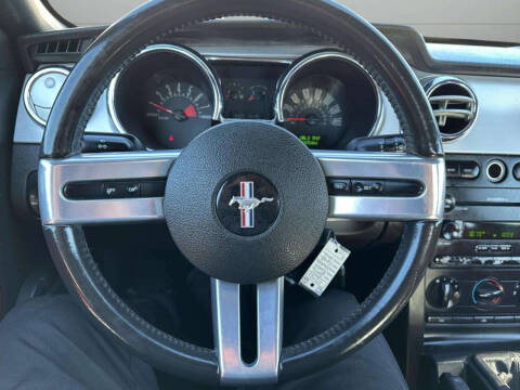 2005 Ford Mustang GT Deluxe