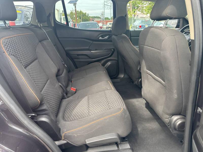 2017 GMC Acadia SLE-2