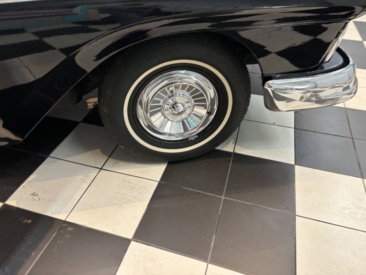 1957 Ford Fairlane 23