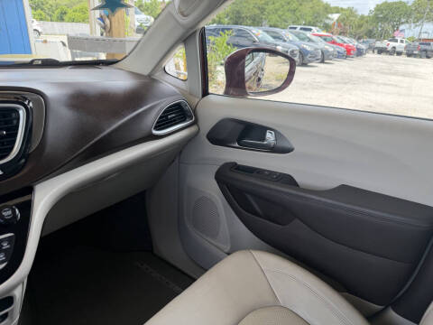 2017 Chrysler Pacifica Touring-L Plus