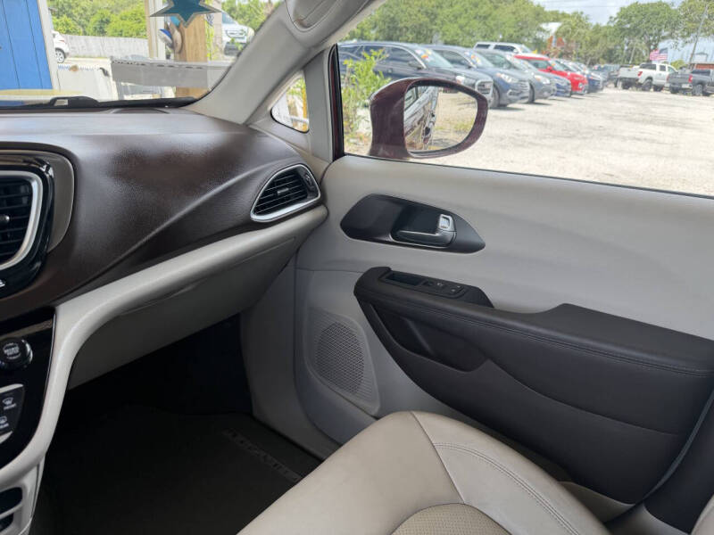2017 Chrysler Pacifica Touring-L Plus