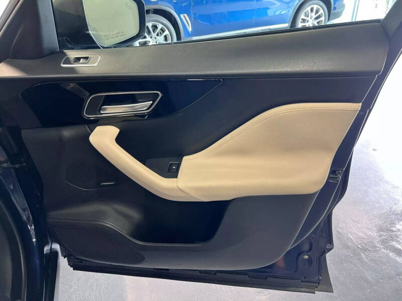 2018 Jaguar F-PACE 25t Premium