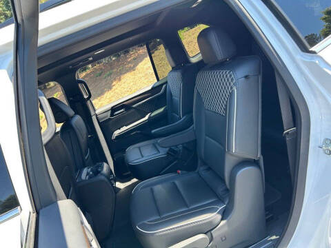 2025 GMC Acadia Denali