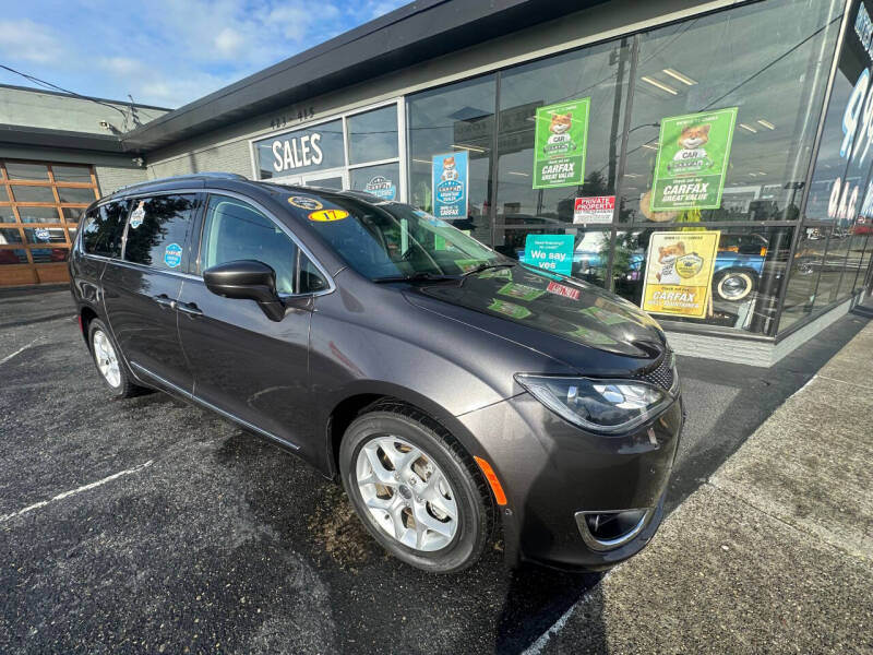 2017 Chrysler Pacifica Touring-L Plus
