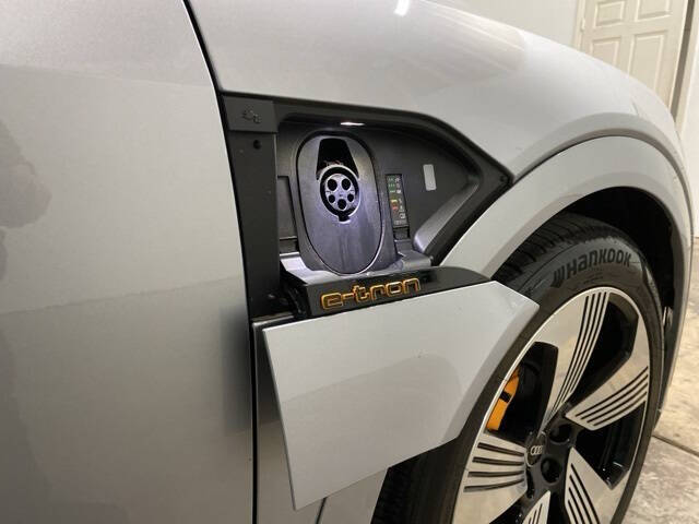 2023 Audi e-tron quattro Premium Plus