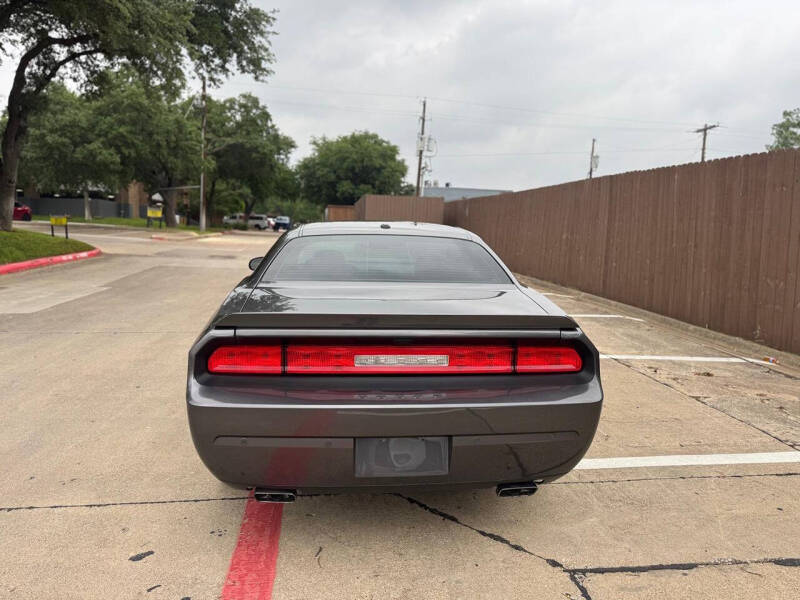 2014 Dodge Challenger SXT Plus