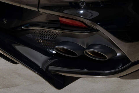 2025 Aston Martin DBX 707