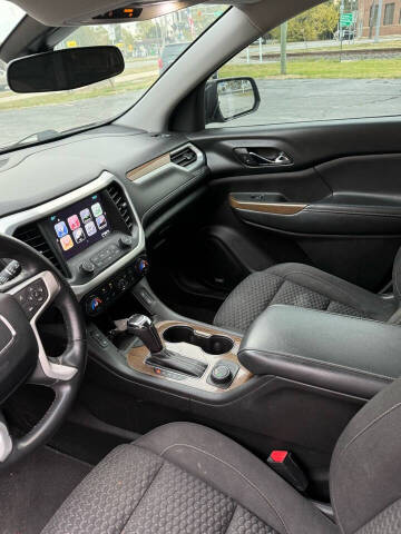 2017 GMC Acadia SLE-2