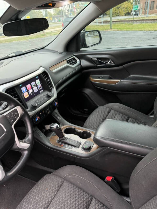 2017 GMC Acadia SLE-2