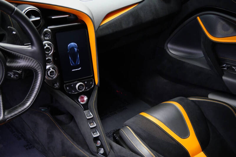 2022 McLaren 720S Performance