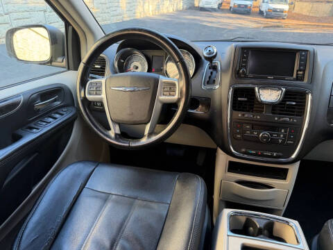 2014 Chrysler Town and Country Touring