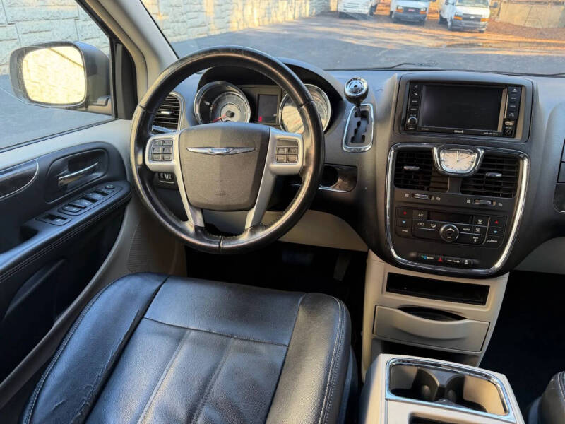 2014 Chrysler Town and Country Touring