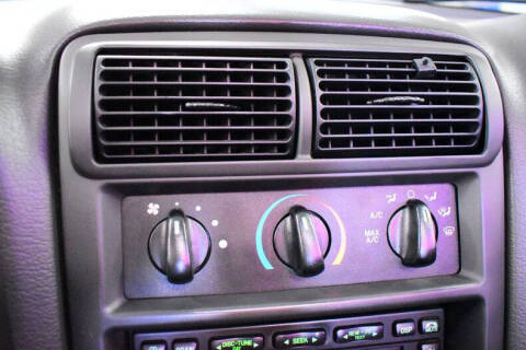 2004 Ford Mustang Deluxe