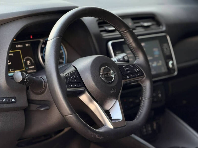 2021 Nissan LEAF SV