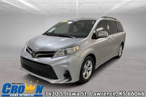 2019 Toyota Sienna for sale at Crown Automotive of Lawrence Kansas in Lawrence KS