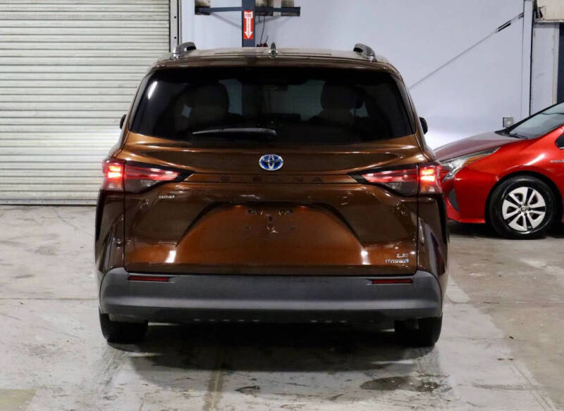 2021 Toyota Sienna LE 8-Passenger