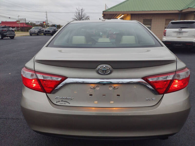 2015 Toyota Camry XLE photo 6