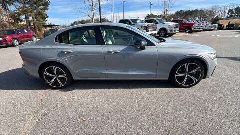 2024 Volvo S60 B5 Plus Dark Theme