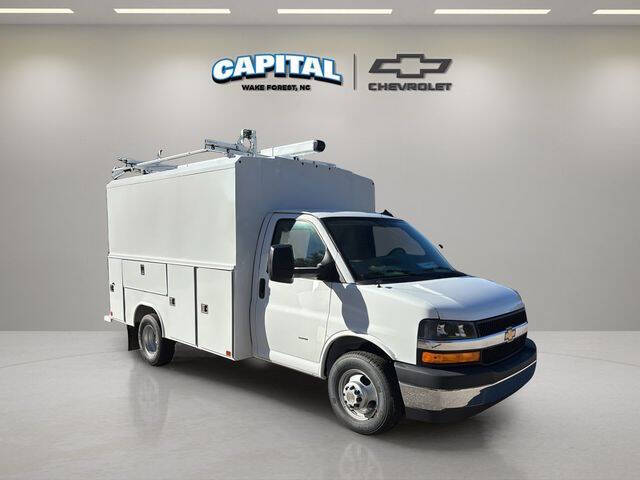 2025 Chevrolet Express 3500