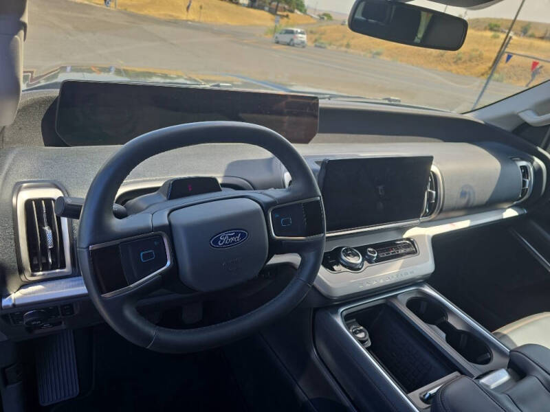 2025 Ford Expedition Active
