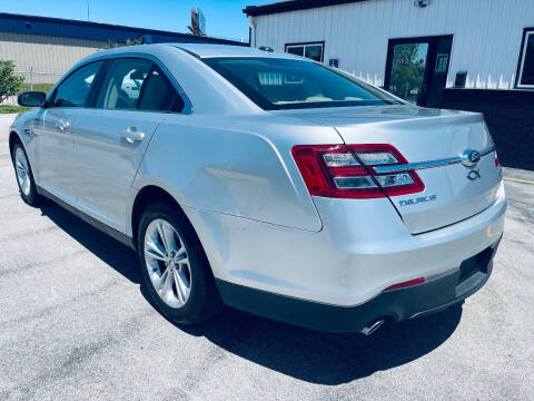 2018 Ford Taurus SE