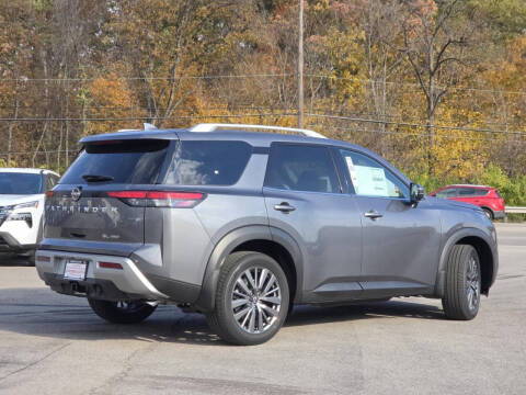 2025 Nissan Pathfinder SL