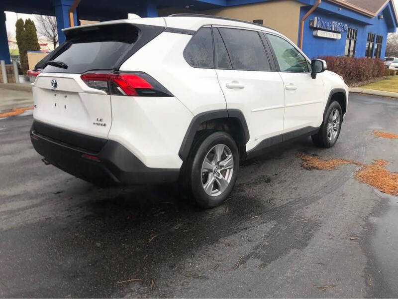 2022 Toyota RAV4 Hybrid LE