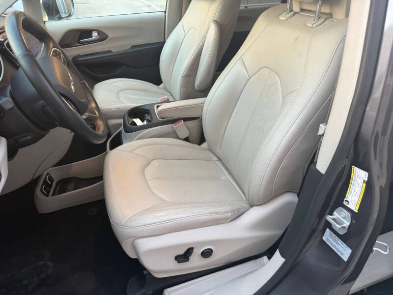 2017 Chrysler Pacifica Touring-L Plus