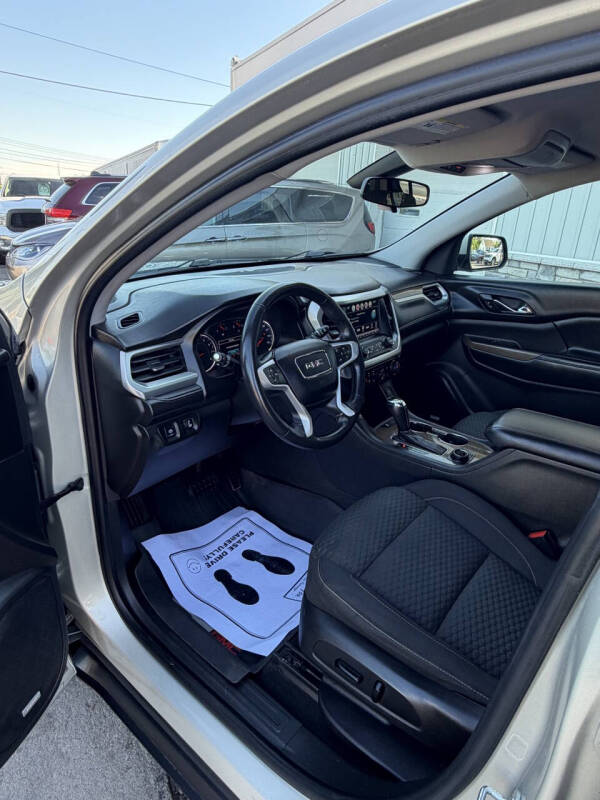 2017 GMC Acadia SLE-2