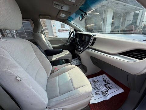 2015 Toyota Sienna LE 8-Passenger