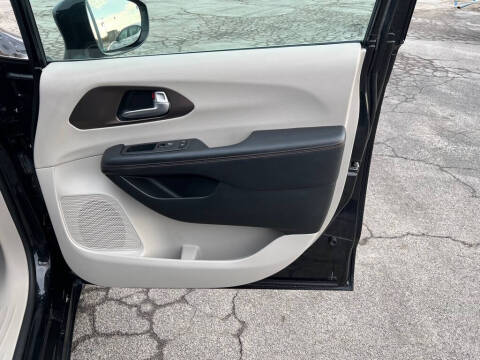 2017 Chrysler Pacifica Touring-L Plus