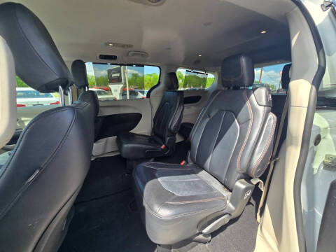 2017 Chrysler Pacifica Touring-L
