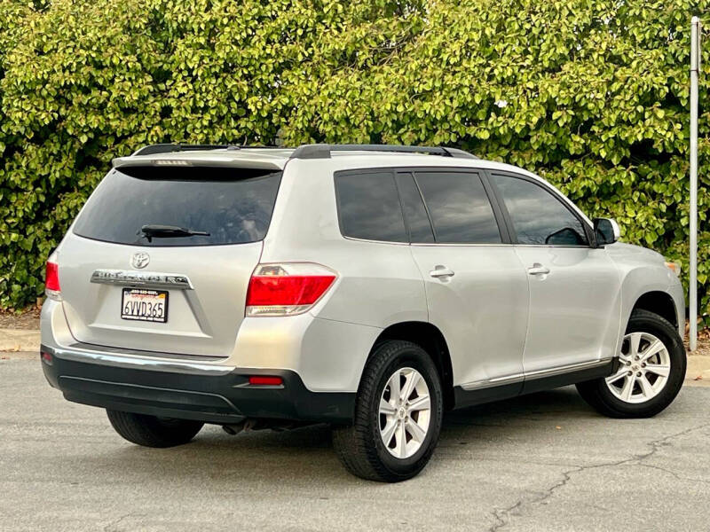 2012 Toyota Highlander null photo 5