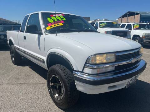 1998 Chevrolet S-10 for sale at A1 AUTO SALES in Clovis CA