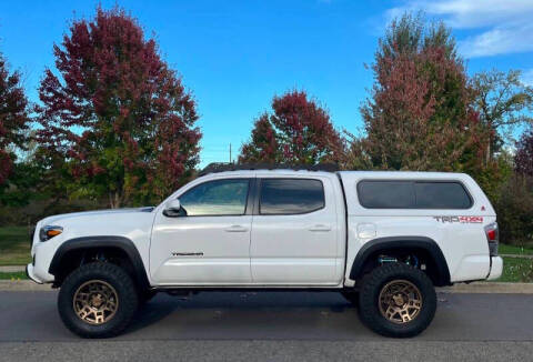 2020 Toyota Tacoma for sale at CLEAR CHOICE AUTOMOTIVE in Milwaukie OR