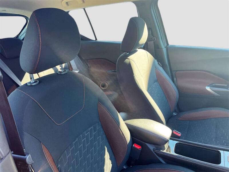 2021 Nissan Kicks SR