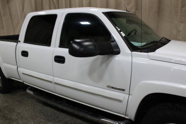 2004 Chevrolet Silverado 2500HD LT photo 11