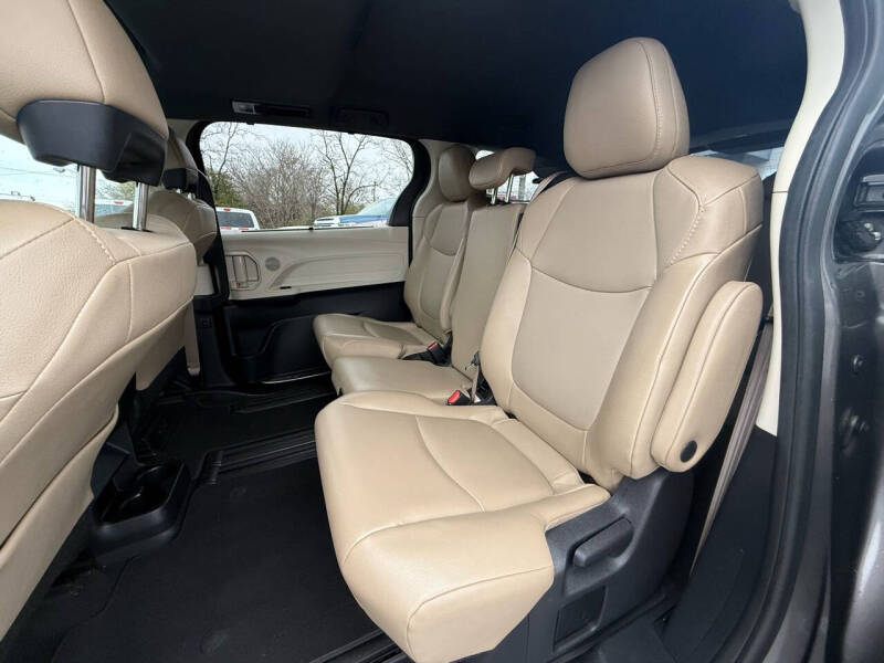 2021 Toyota Sienna XLE 8-Passenger