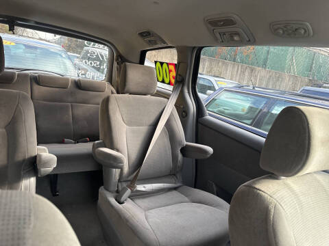 2004 Toyota Sienna LE 7 Passenger